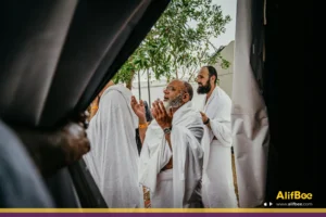 Pelajari apaapa yang harus dikatakan kepada seseorang yang akan menunaikan ibadah haji dalam bahasa Arab, dengan frasa sederhana, pengucapan, arti, dan catatan penggunaan yang sopan.